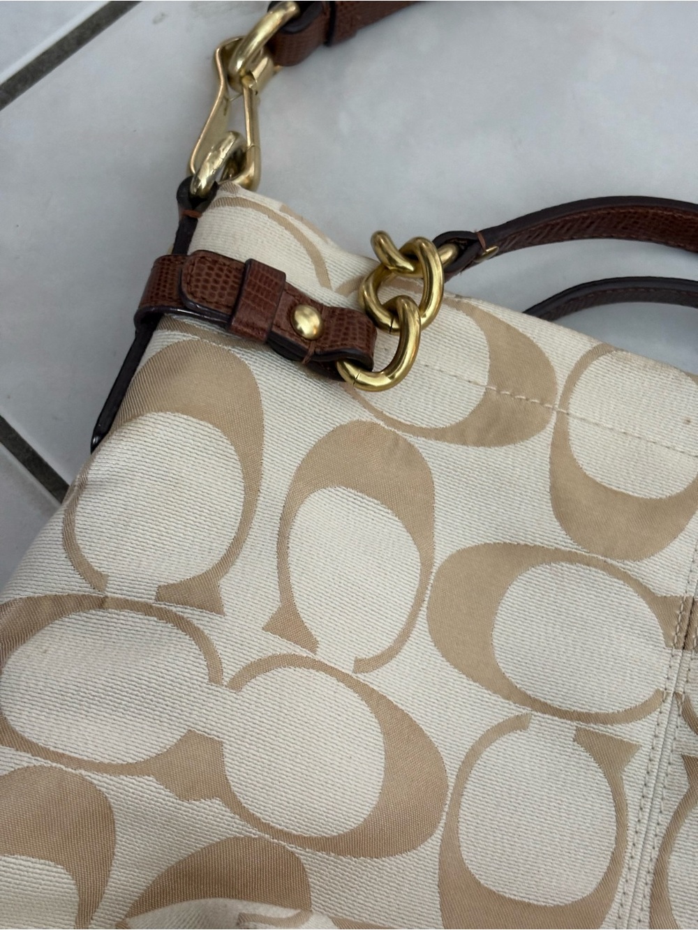 Coach Signature Canvas Shoulder Bag in Khaki/Chalk - Picture 2 of 14